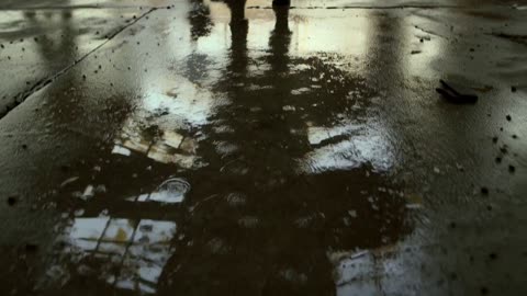 雨中废弃仓库里的最后一战
