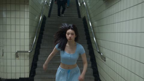 韩国地铁门玻璃一拳复仇喜剧
