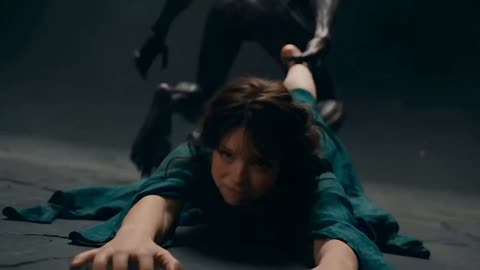 女子唤醒熔岩树灵对抗恶魔